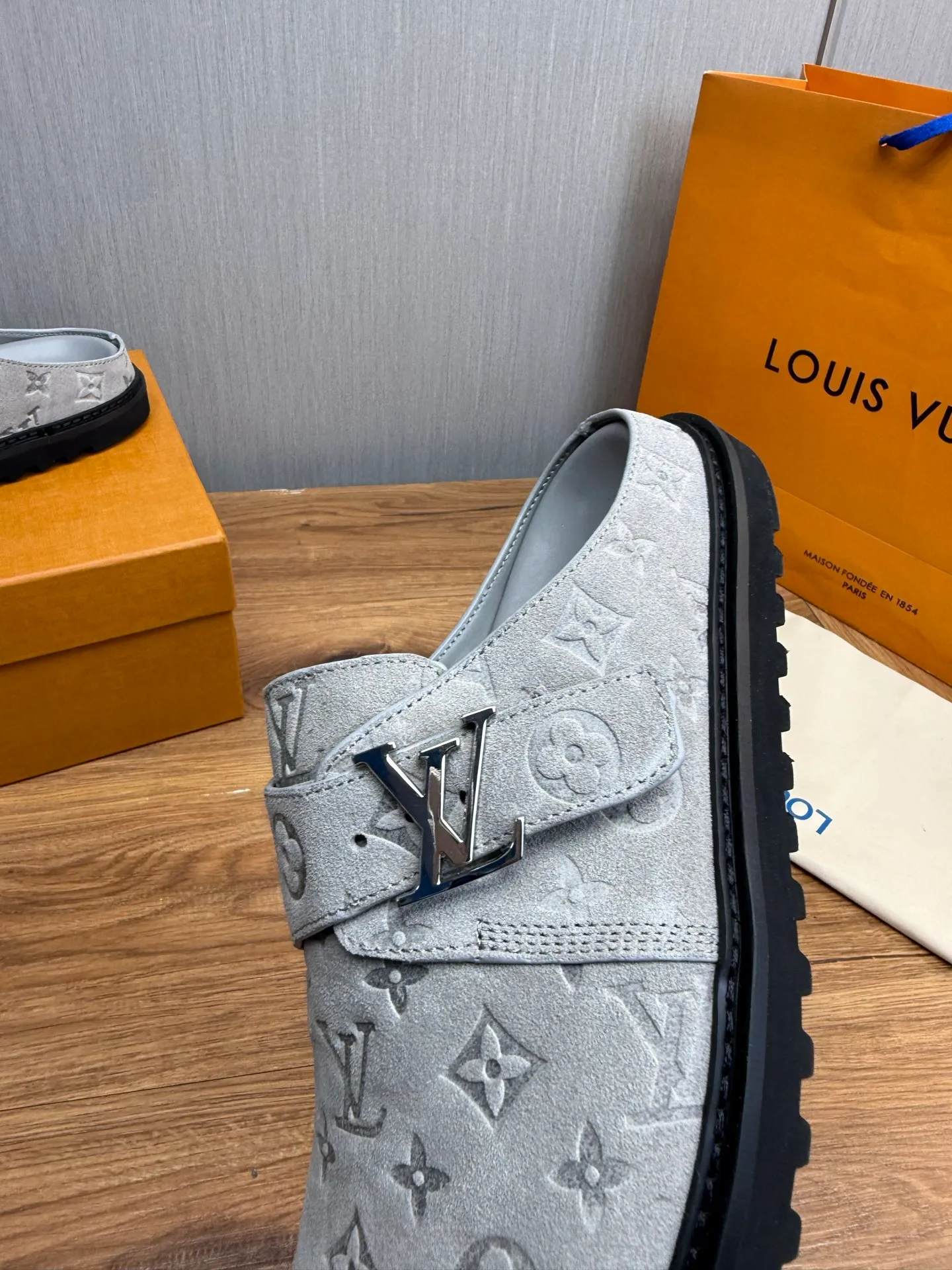 Men's men's shoes 460💰 Lv. Popular couple slippers hot sale🩷💚 🩴Official website one to one production 35-45 sizes 45 46 🉑️Customized!